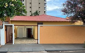 Casa da Vó Loy e seu espaço verde